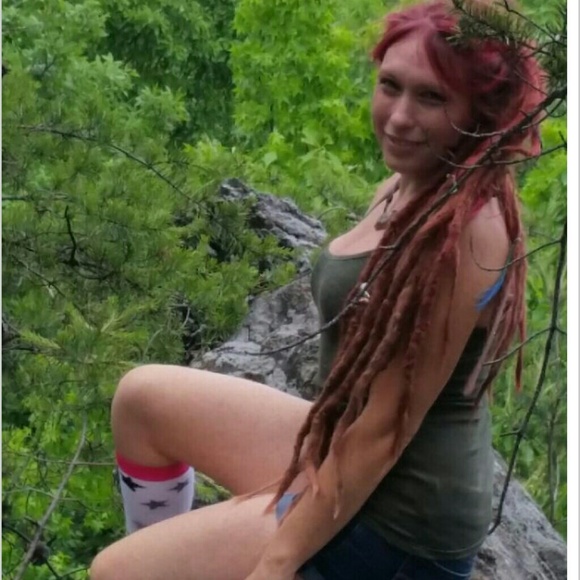 Meet your Posher, Melissa - Picture 1 of 2